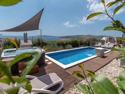 Villa Hedonist Seget Vranjica Exterior photo