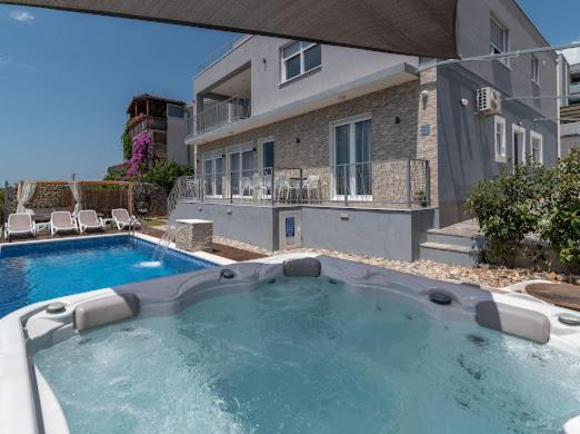 Villa Hedonist Seget Vranjica Exterior photo
